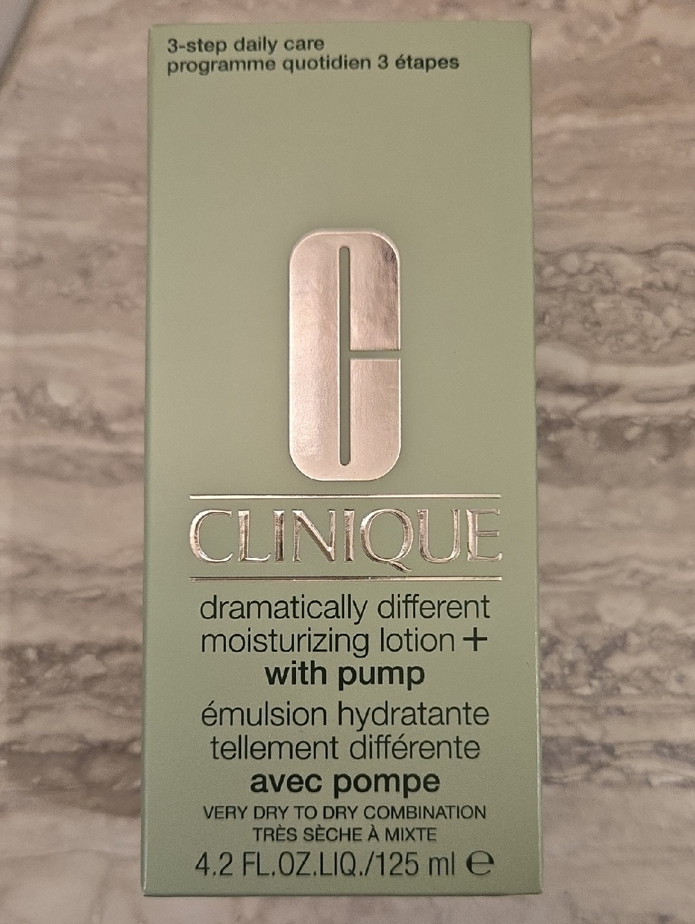 Clinique Moisturizing Lotion+ Pump in Pale Green